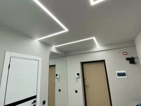 Матовый потолок в прихожей